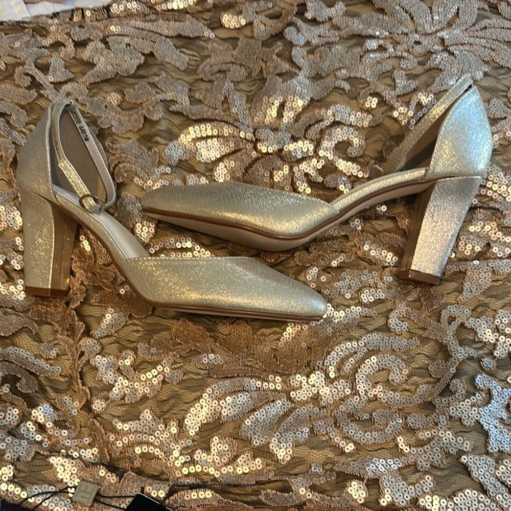 Benjamin Walk Gold Heels Elegant Shimmery Design - Picture 3 of 7